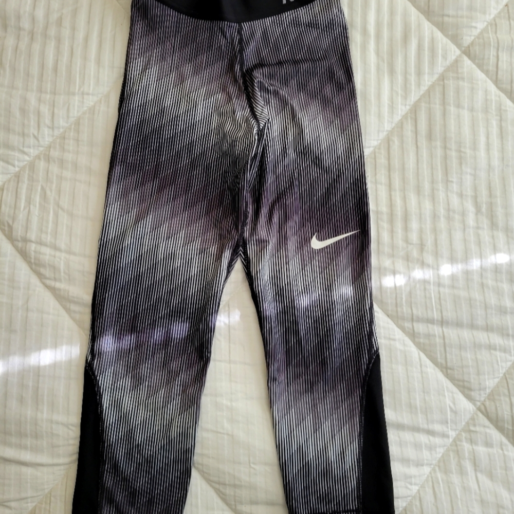 Nike Pro Women's small DriFit Capri legging
